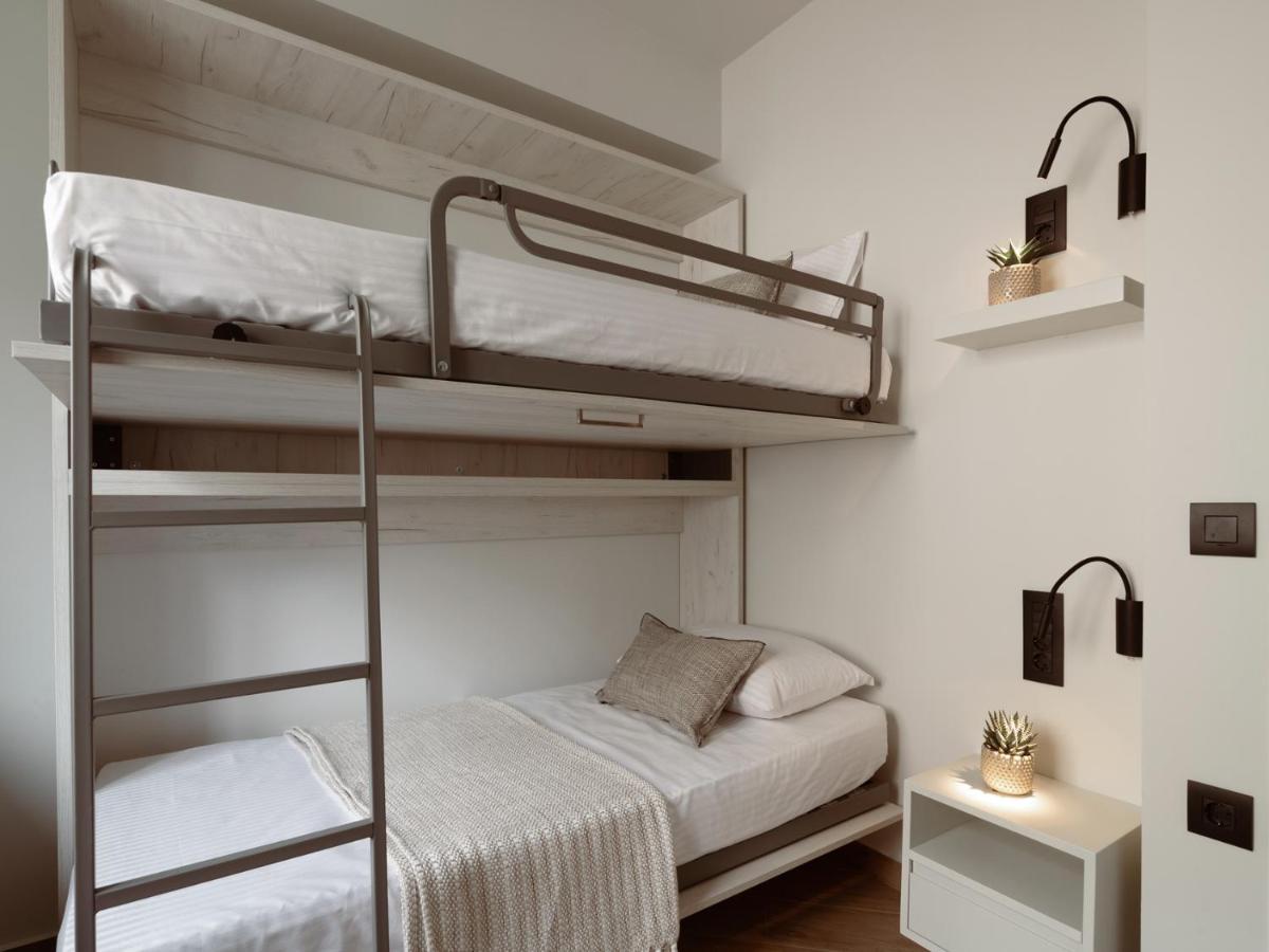 Point Ephemere Beachfront Apartments ไซคิย์นธอสทาวน์ ภายนอก รูปภาพ