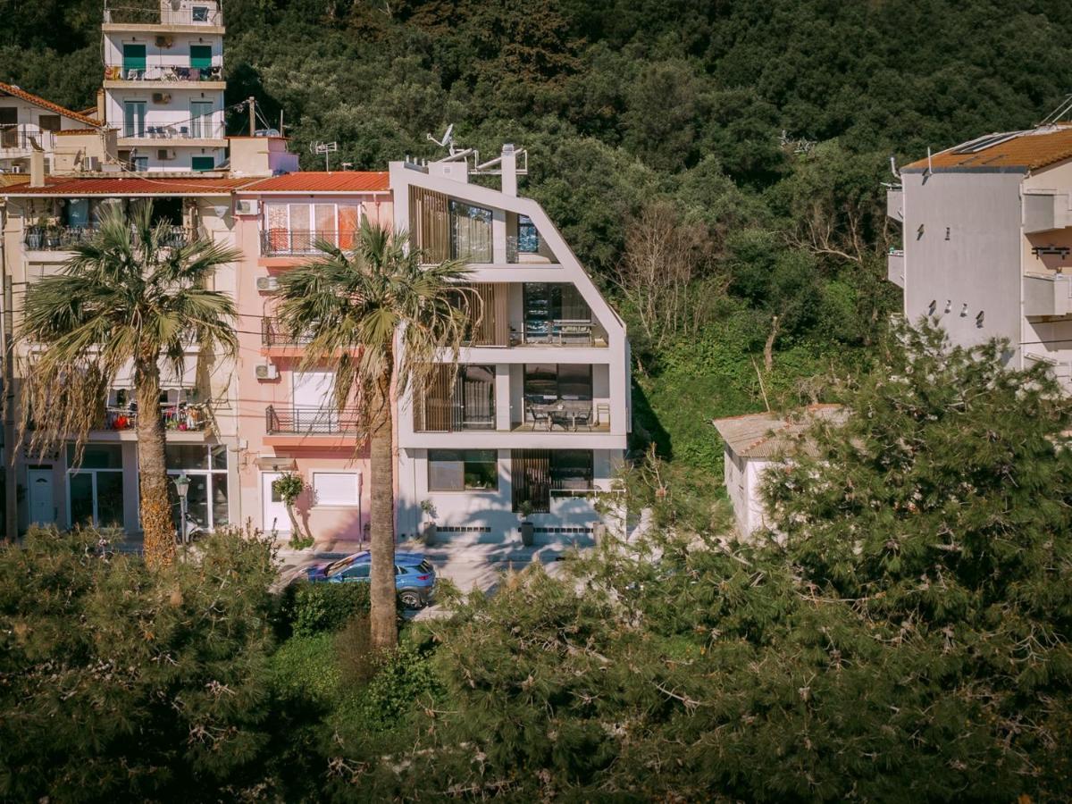 Point Ephemere Beachfront Apartments ไซคิย์นธอสทาวน์ ภายนอก รูปภาพ