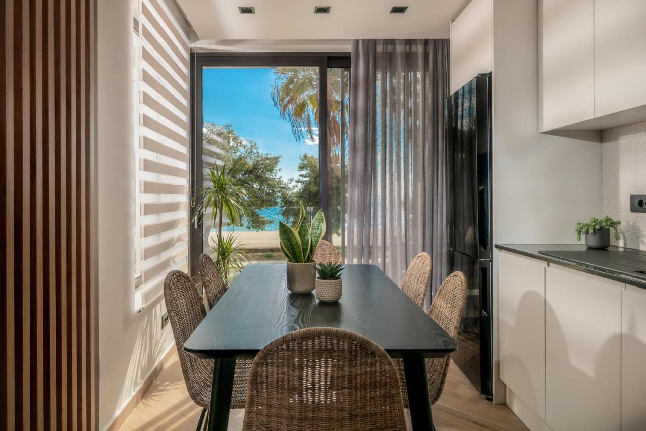 Point Ephemere Beachfront Apartments ไซคิย์นธอสทาวน์ ภายนอก รูปภาพ