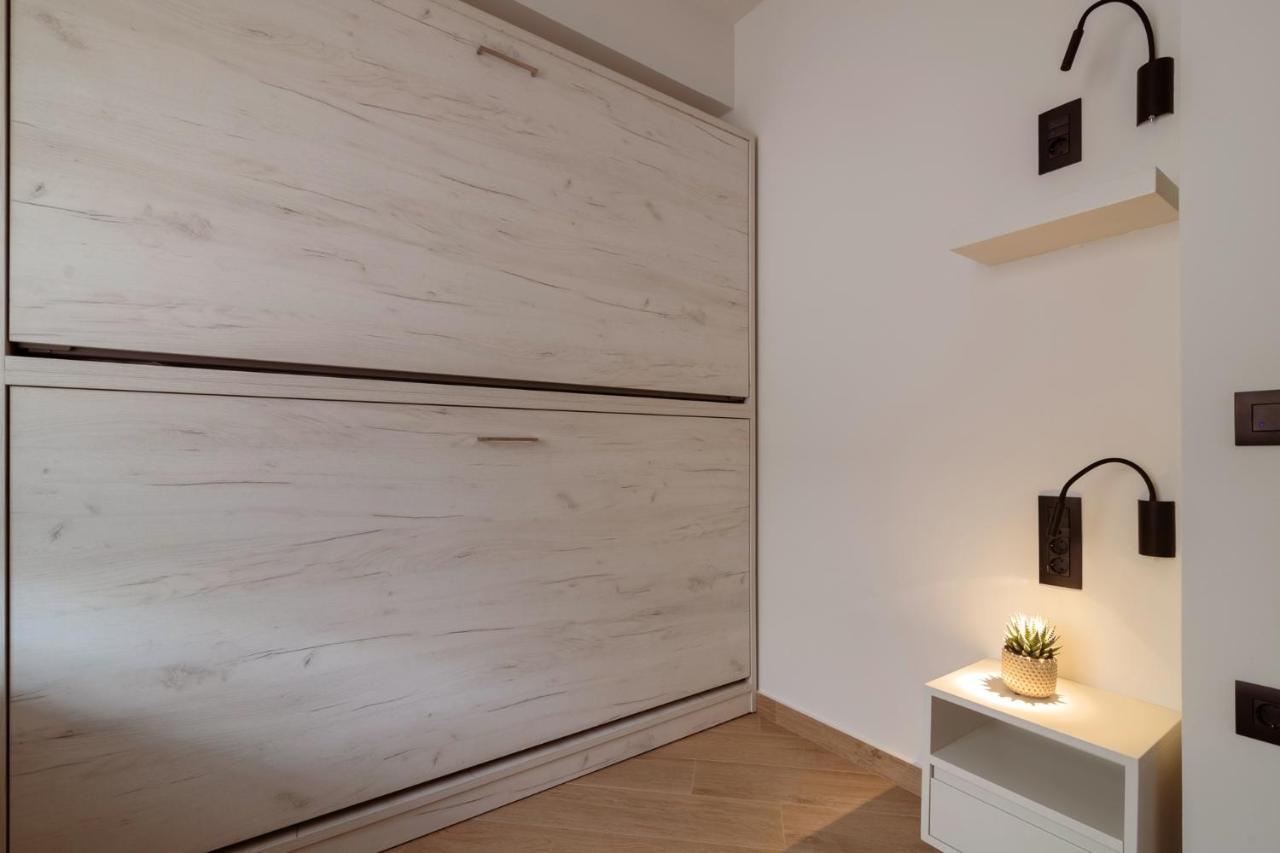 Point Ephemere Beachfront Apartments ไซคิย์นธอสทาวน์ ภายนอก รูปภาพ