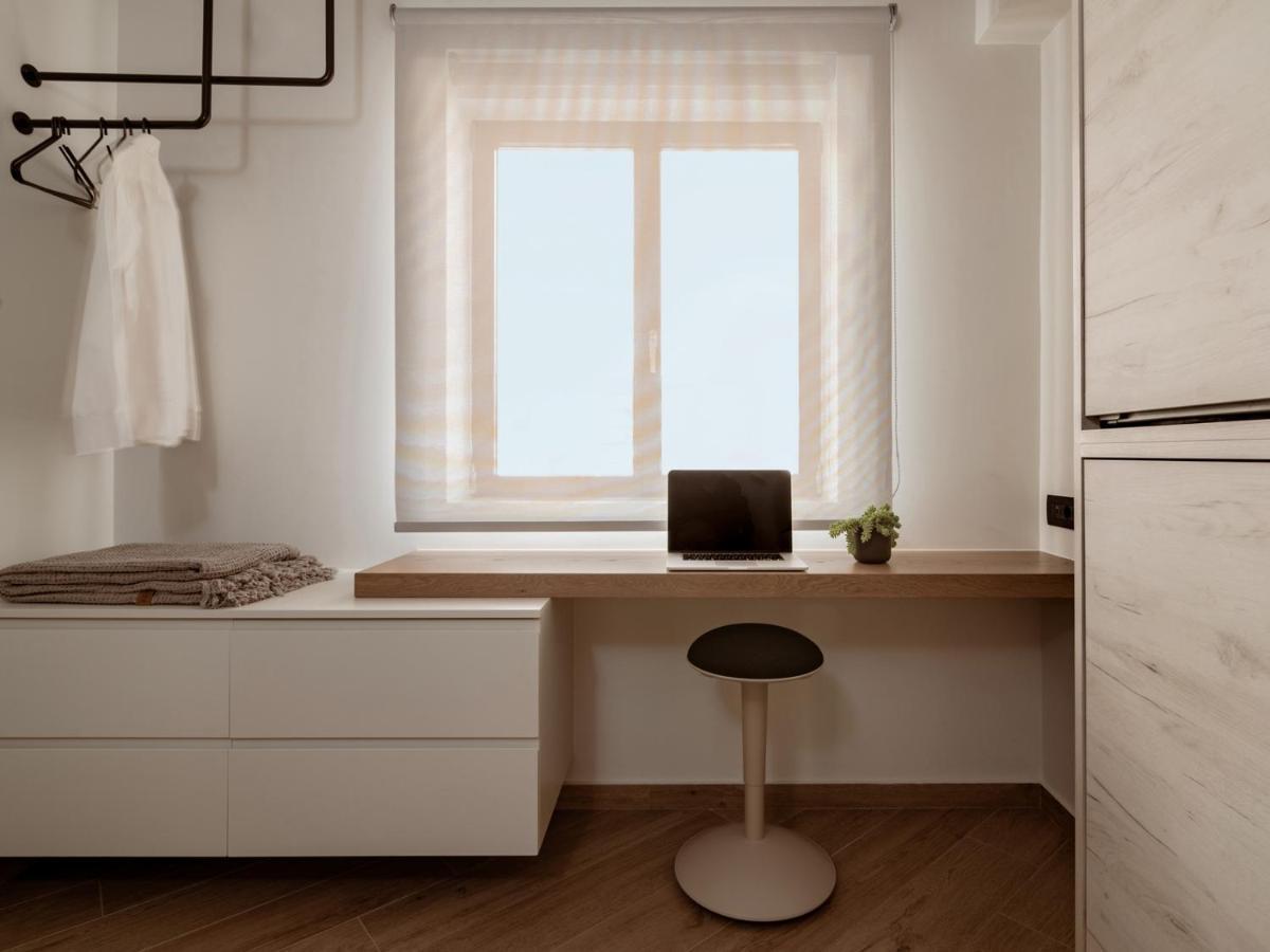 Point Ephemere Beachfront Apartments ไซคิย์นธอสทาวน์ ภายนอก รูปภาพ
