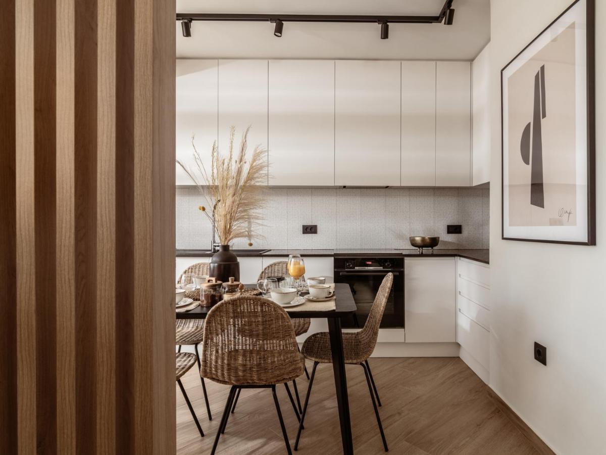 Point Ephemere Beachfront Apartments ไซคิย์นธอสทาวน์ ภายนอก รูปภาพ